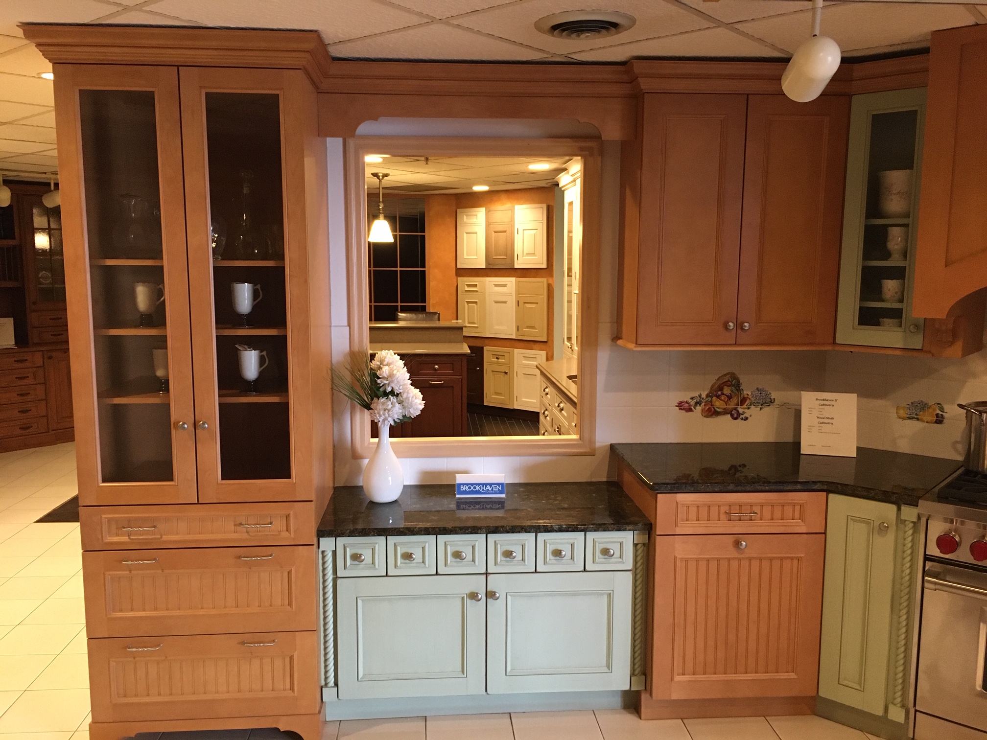 Showroom Display Cabinets & Countertops - Modern Kitchens